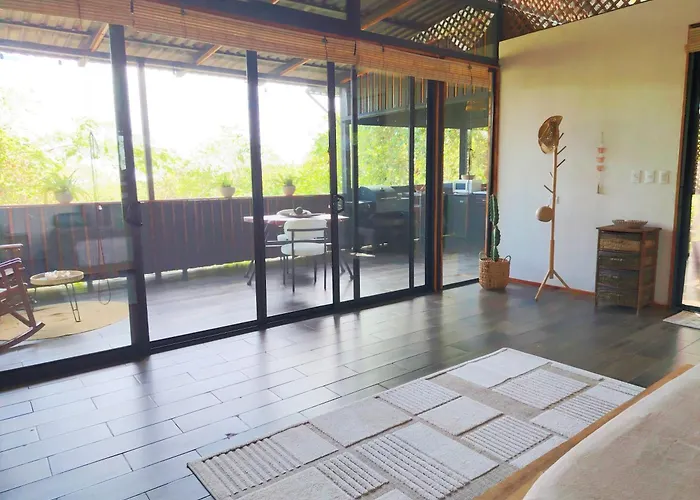 Campo de lujo Cocolhu Treehouse & Ocean View