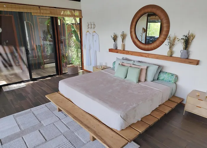 Cocolhu Treehouse & Ocean View *
